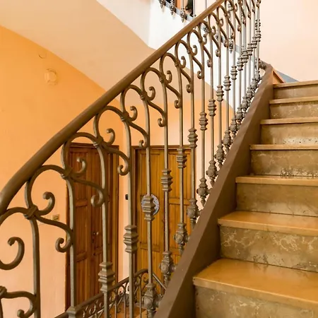 Appartamento Guesthost - *